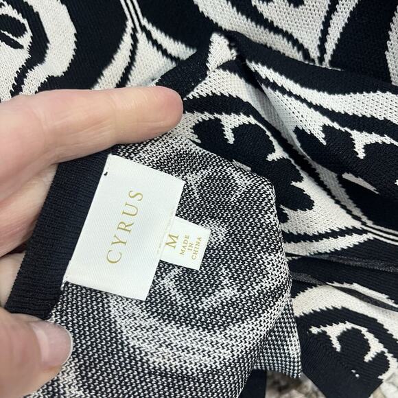 Cyrus Pullover Sweater Top size Medium Black Ivory Floral Motif Stretch Career - Picture 10 of 10